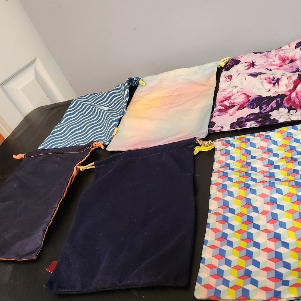 16 Ipsy Makeup Bags Vibrant Multi-Patterned Bag Collection - Picture 3 of 7